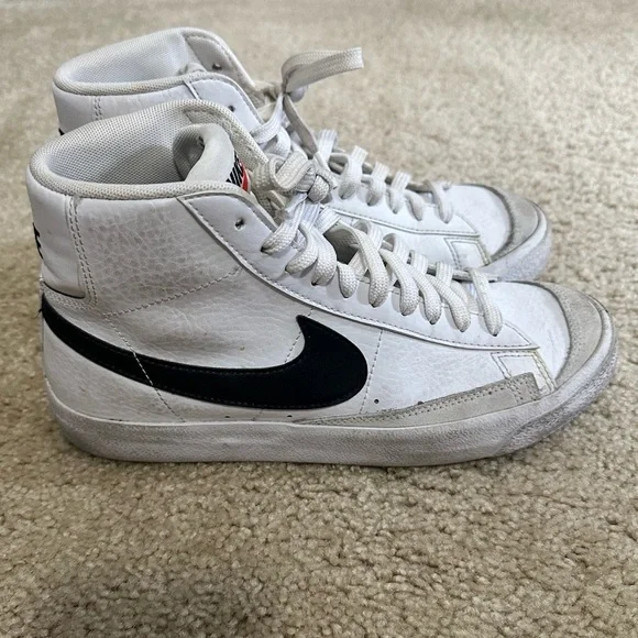 Nike Blazer Mid ‘77 Hightop Sneakers DA4086-100 in White Size 7Y Unisex GUC - Picture 1 of 7
